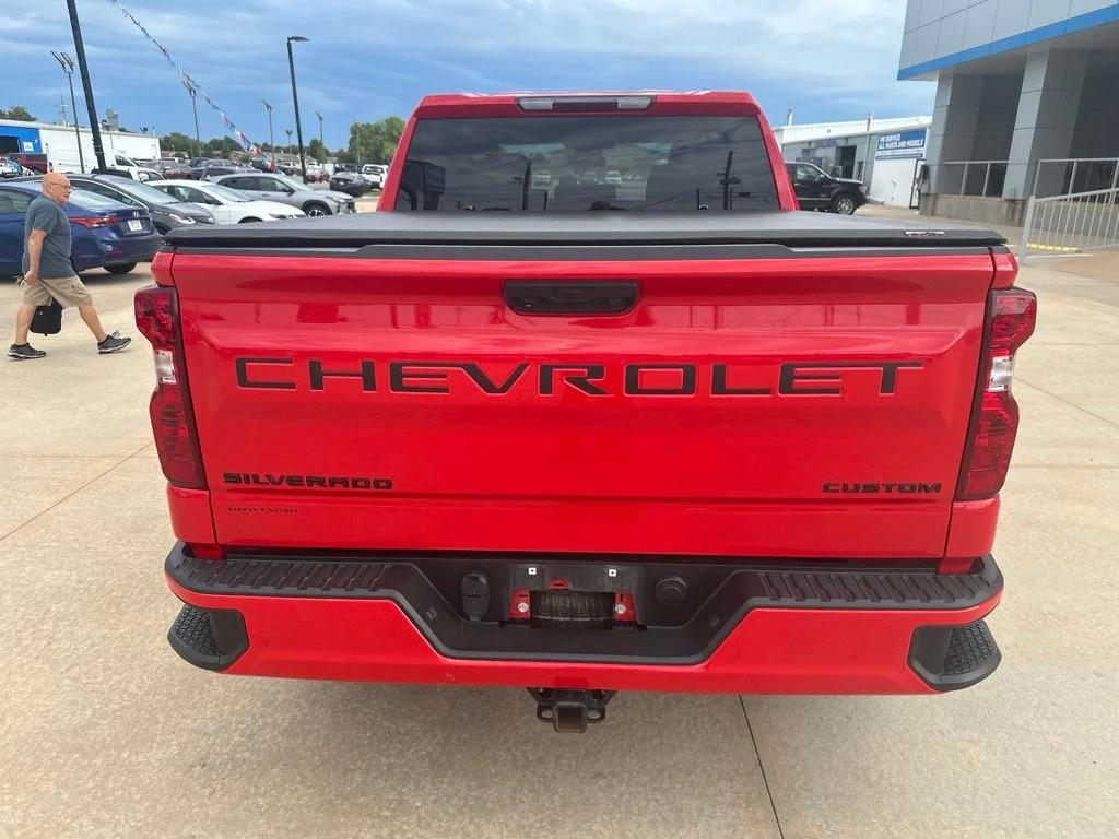 Used 2022 Red Chevrolet Custom image 26