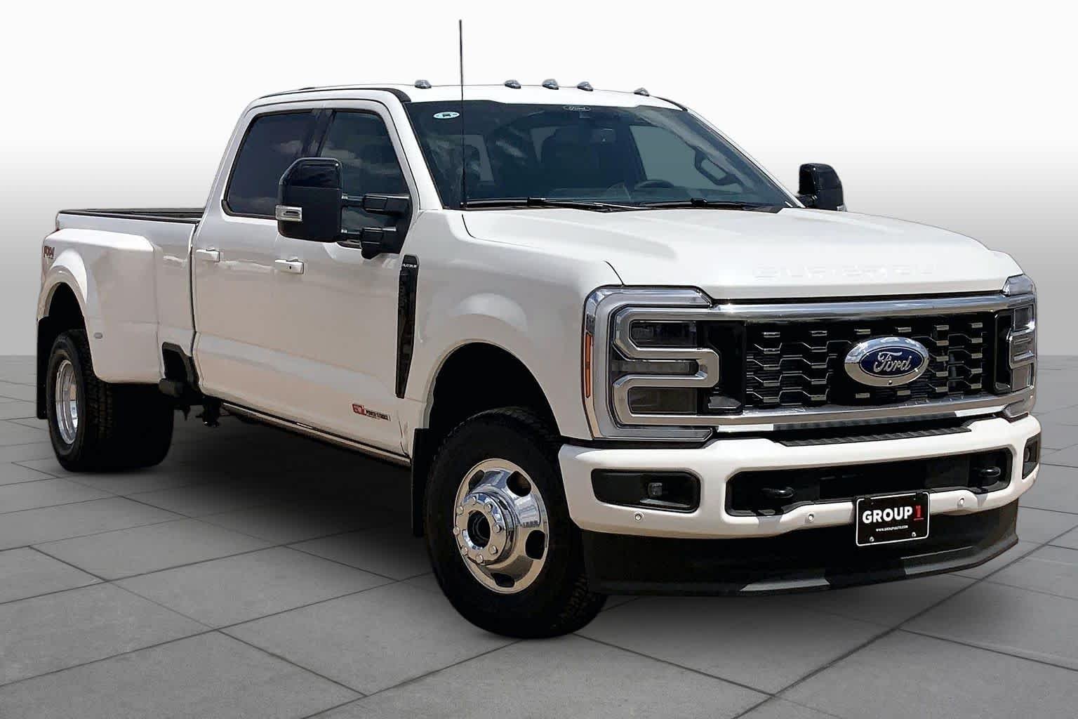New 2026 Star White Metallic Tri-Coat Ford F-350® Platinum® image 2