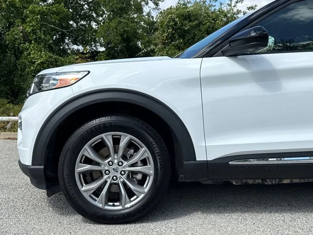 Used 2023 White Ford Limited image 5
