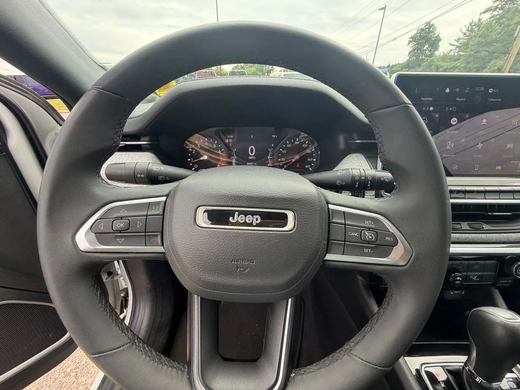 Used 2024 White Jeep Latitude image 32
