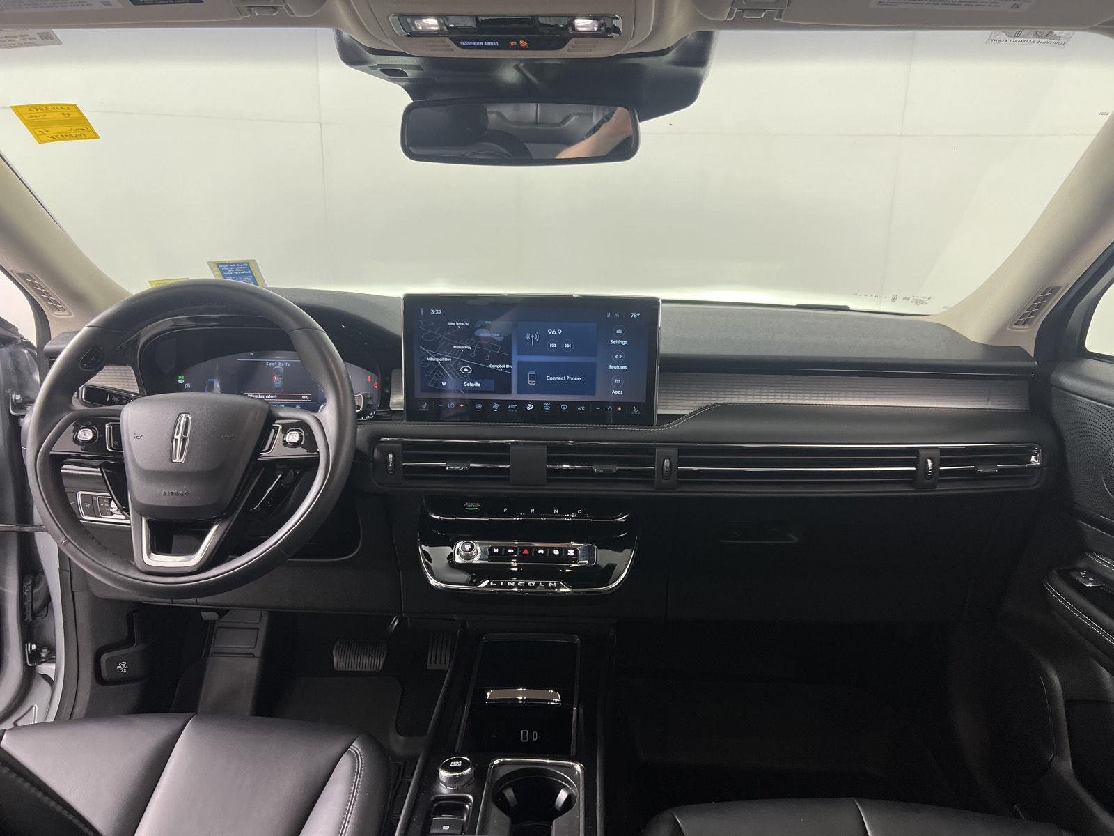 Used 2023 Silver Radiance Lincoln Standard image 3