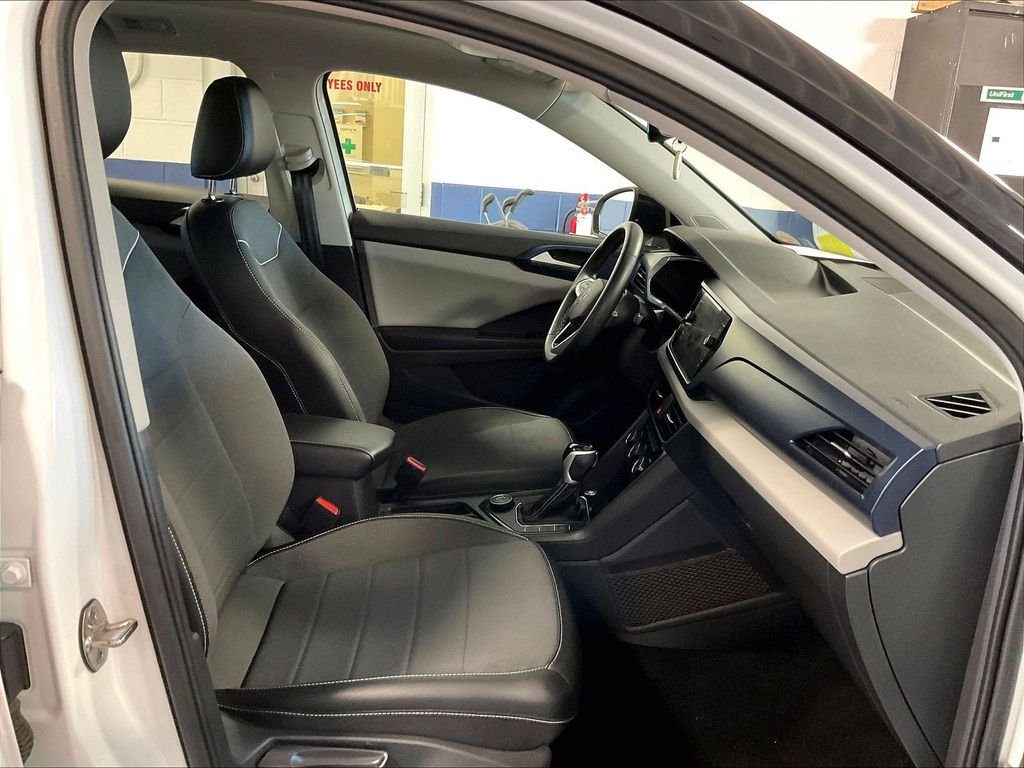Used 2023 White Volkswagen 1.5T SE image 11