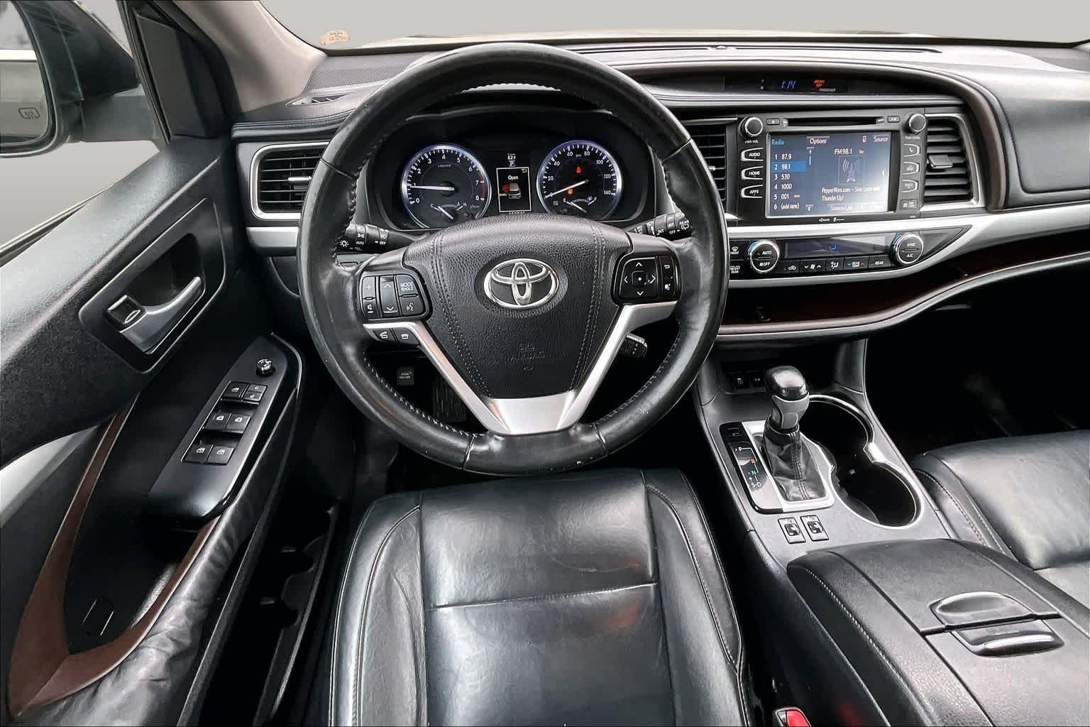 Used 2015 Attitude Black Metallic Toyota XLE image 6