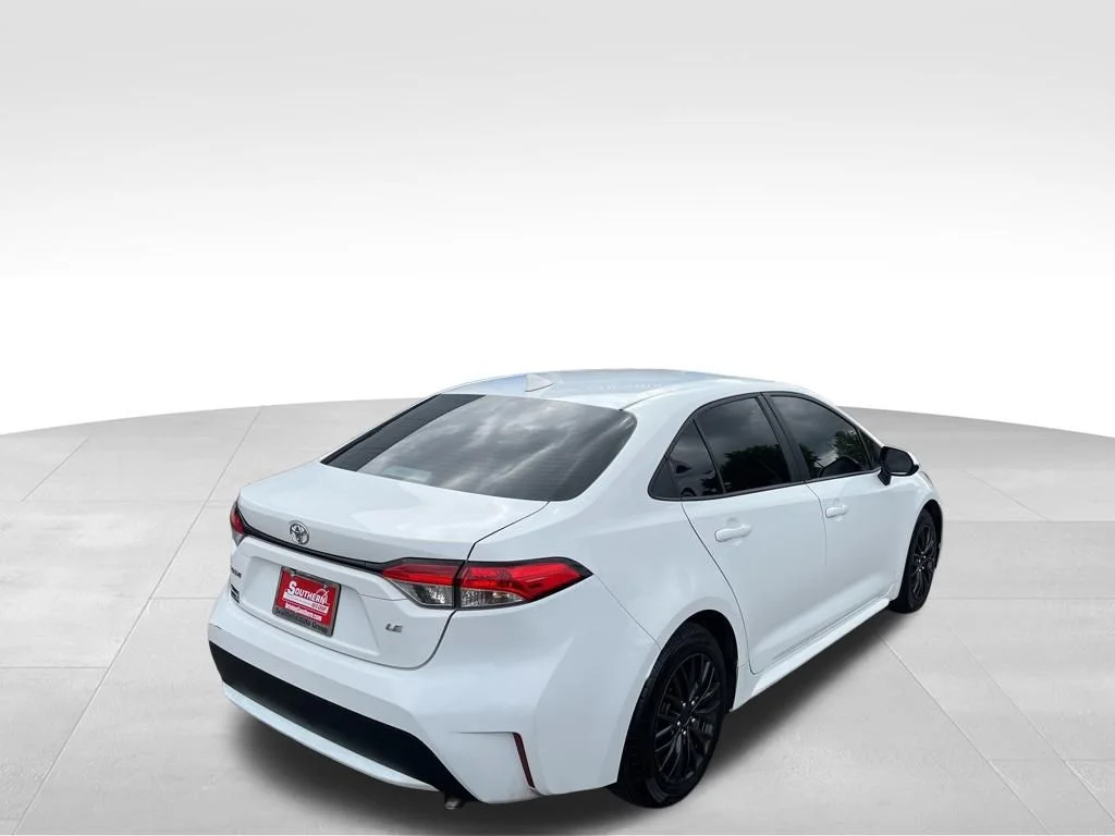 Used 2022 White Toyota LE image 12