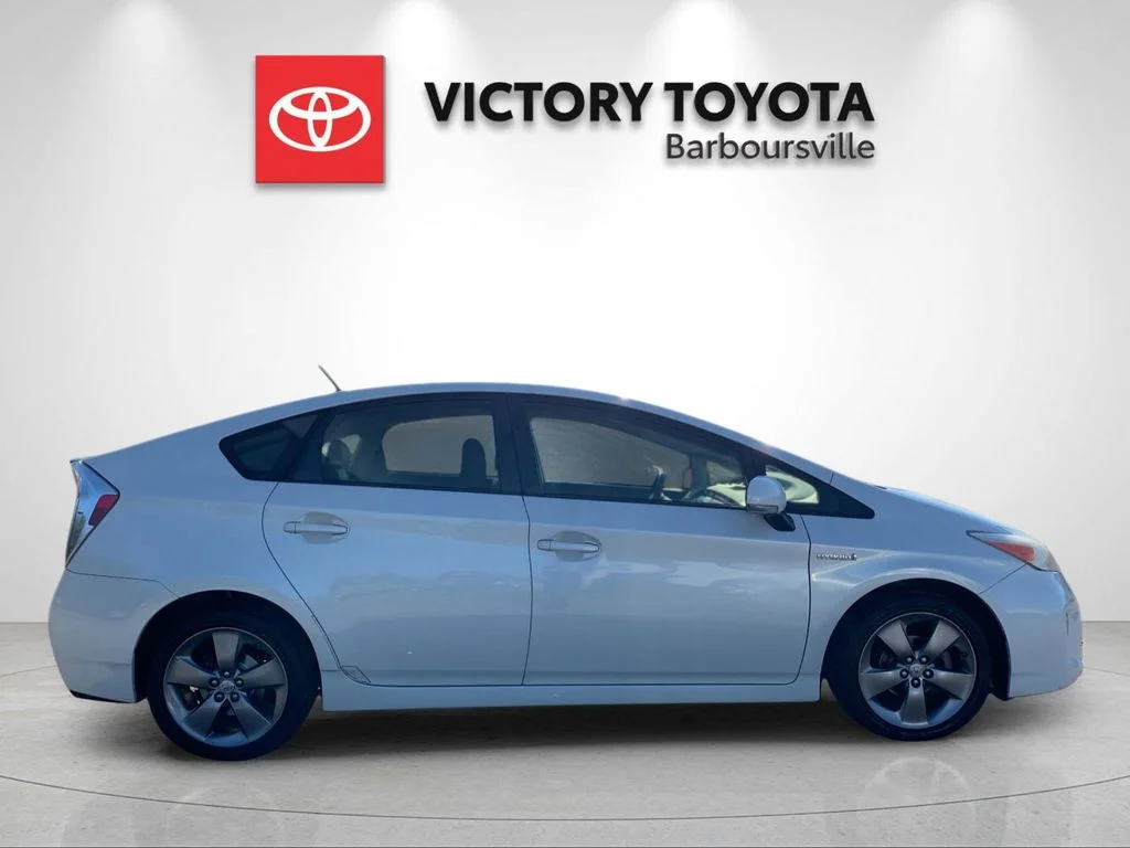Used 2015 White Toyota Persona Series Special Edition image 6