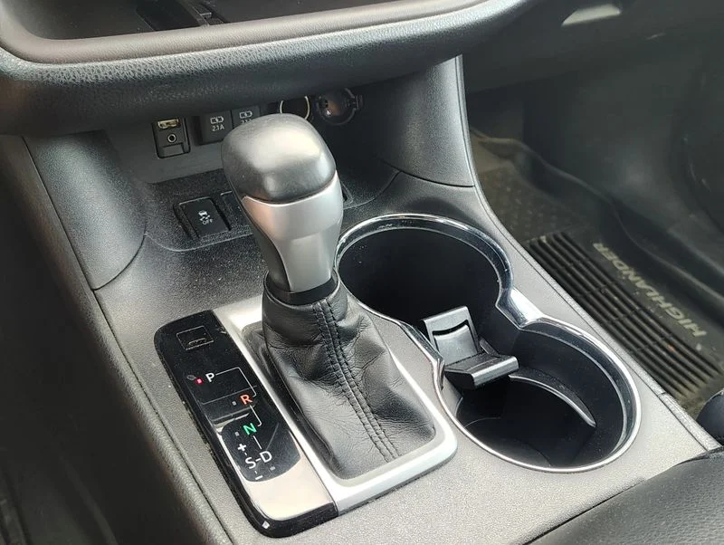 Used 2017 Gray Toyota LE Plus image 20