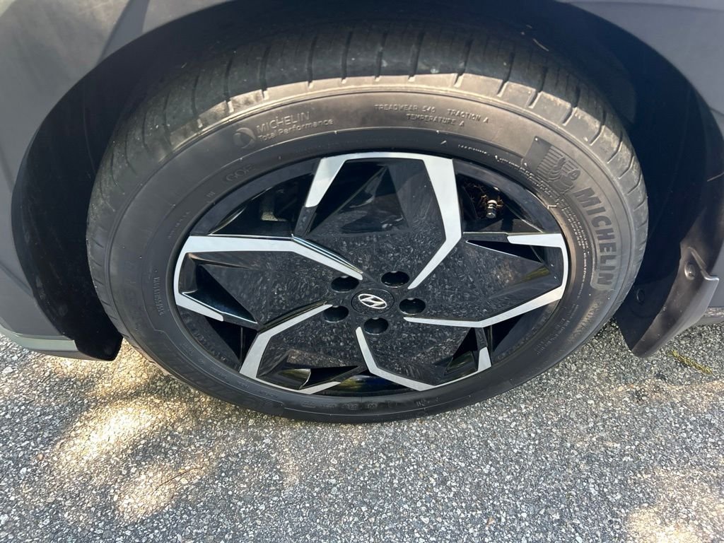 Used 2023 Gold Hyundai SEL image 11