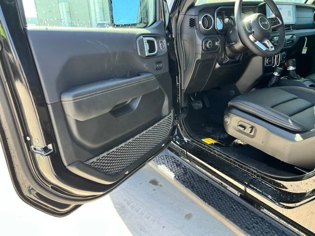New 2026 Black Clear-Coat Exterior Paint Jeep Sahara image 14