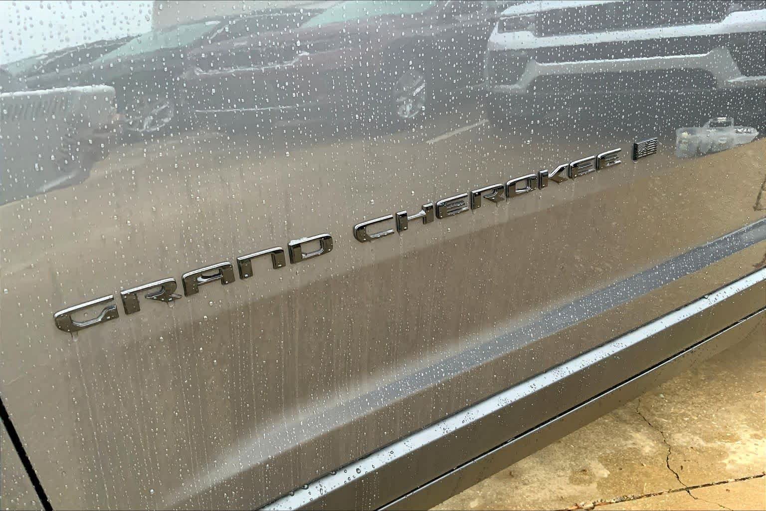 New 2026 Baltic Gray Metallic Clear-Coat Exterior Paint Jeep Laredo Altitude image 15