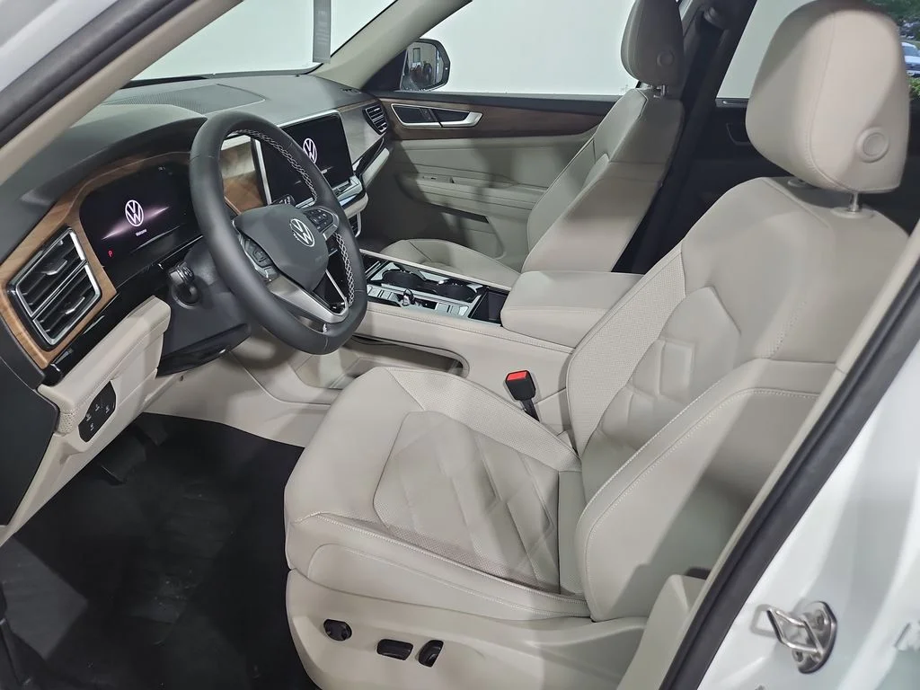 New 2026 White/off-white Volkswagen 2.0T SE w/Technology image 9