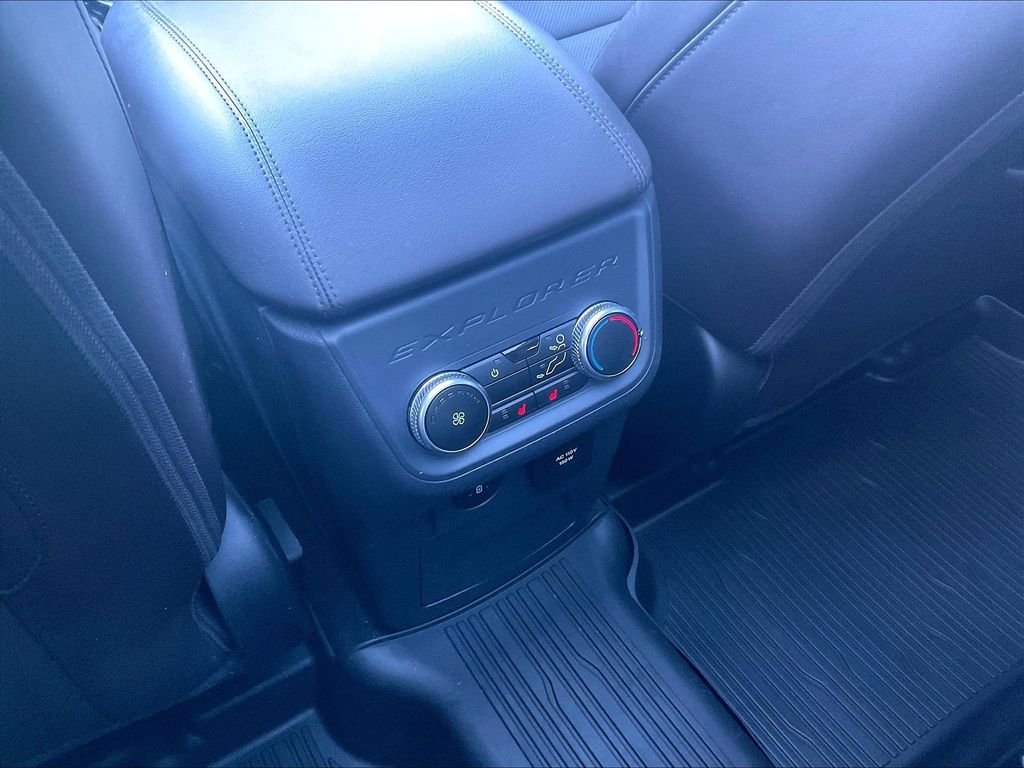 Used 2025 White Ford Platinum image 27