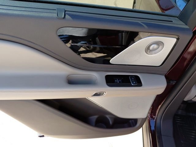 Used 2020 Burgundy Lincoln Reserve image 33