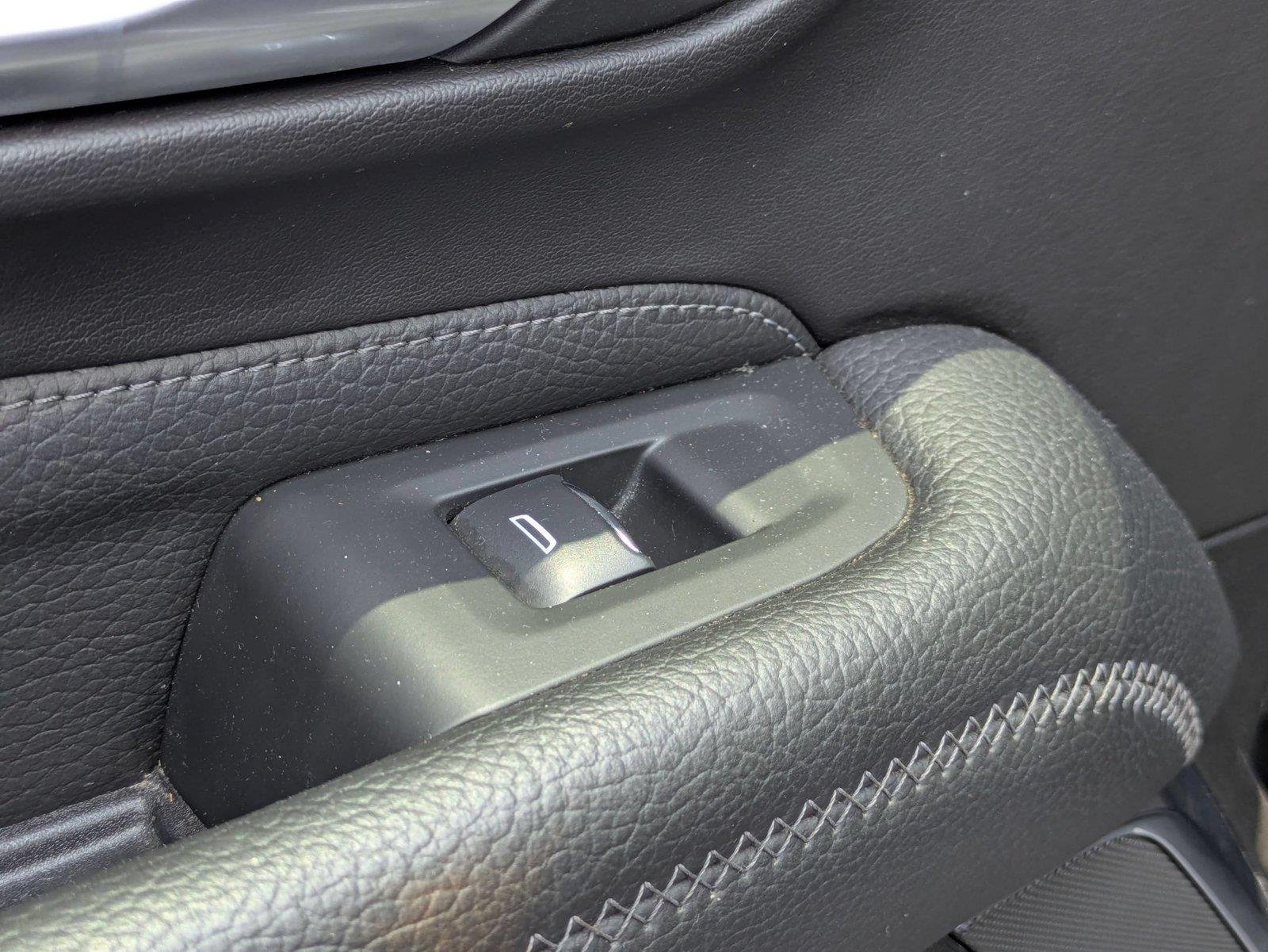 Used 2022 Onyx Black GMC Denali image 27