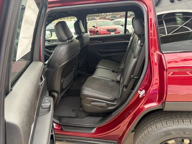 New 2026 Velvet Red Pearl-Coat Exterior Paint Jeep Altitude image 20