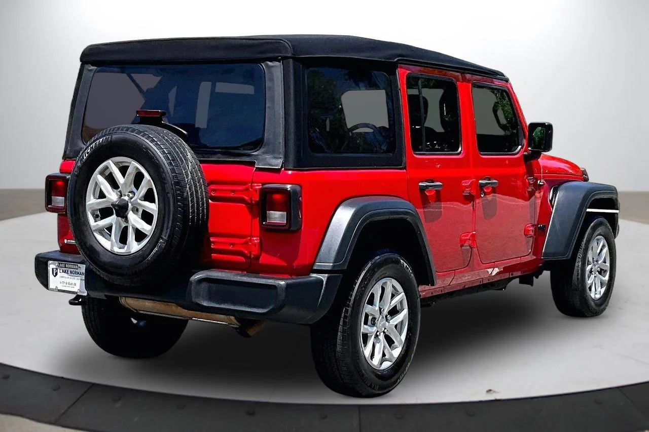 Used 2023 Red Jeep Sport S image 9