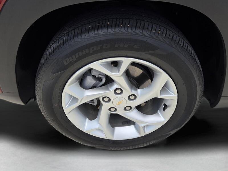Used 2024 Crimson CHEVROLET FWD 4DR LS image 9