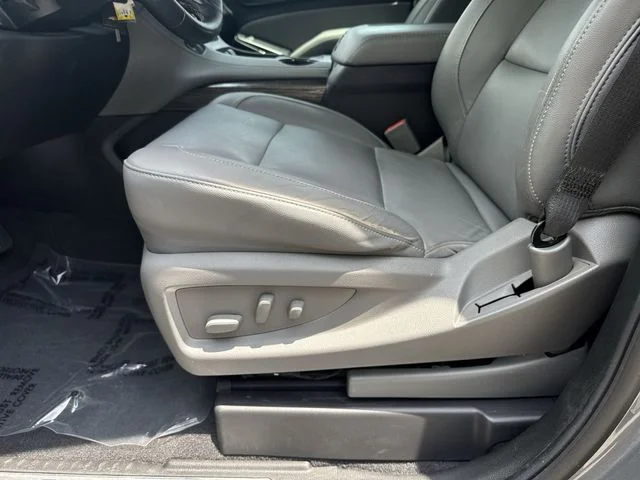 Used 2020 Gray Chevrolet LT image 31