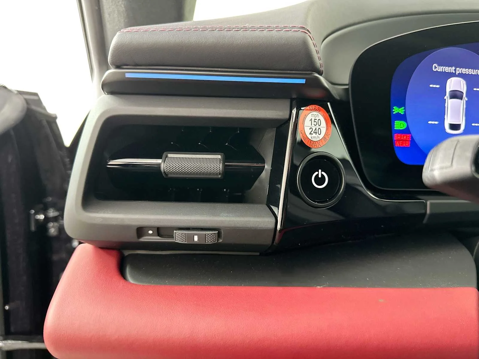 2025 Porsche Macan Turbo Electric - Photo 13