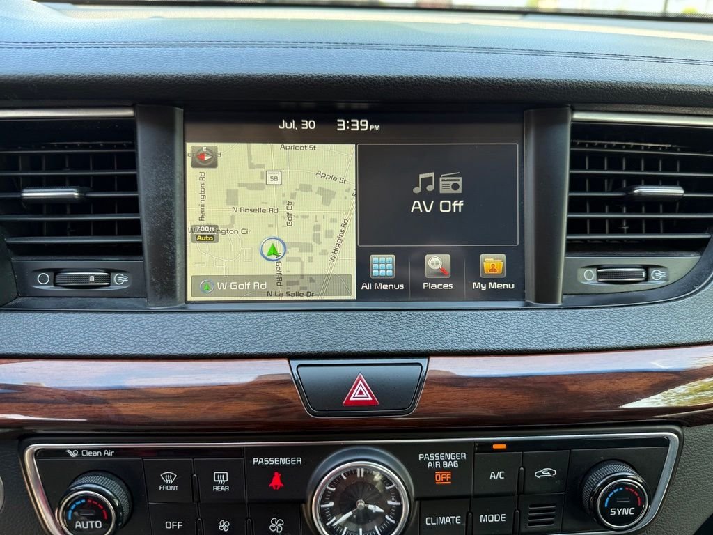 Used 2017 White Kia Premium image 17