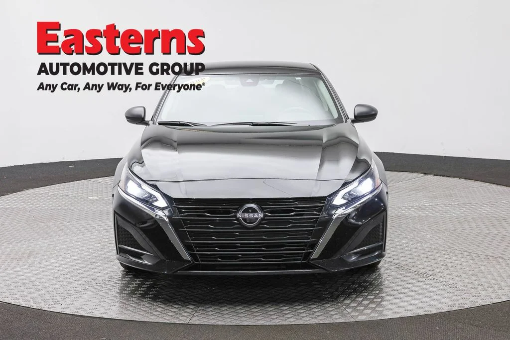 Used 2025 Black Nissan 2.5 SV image 2