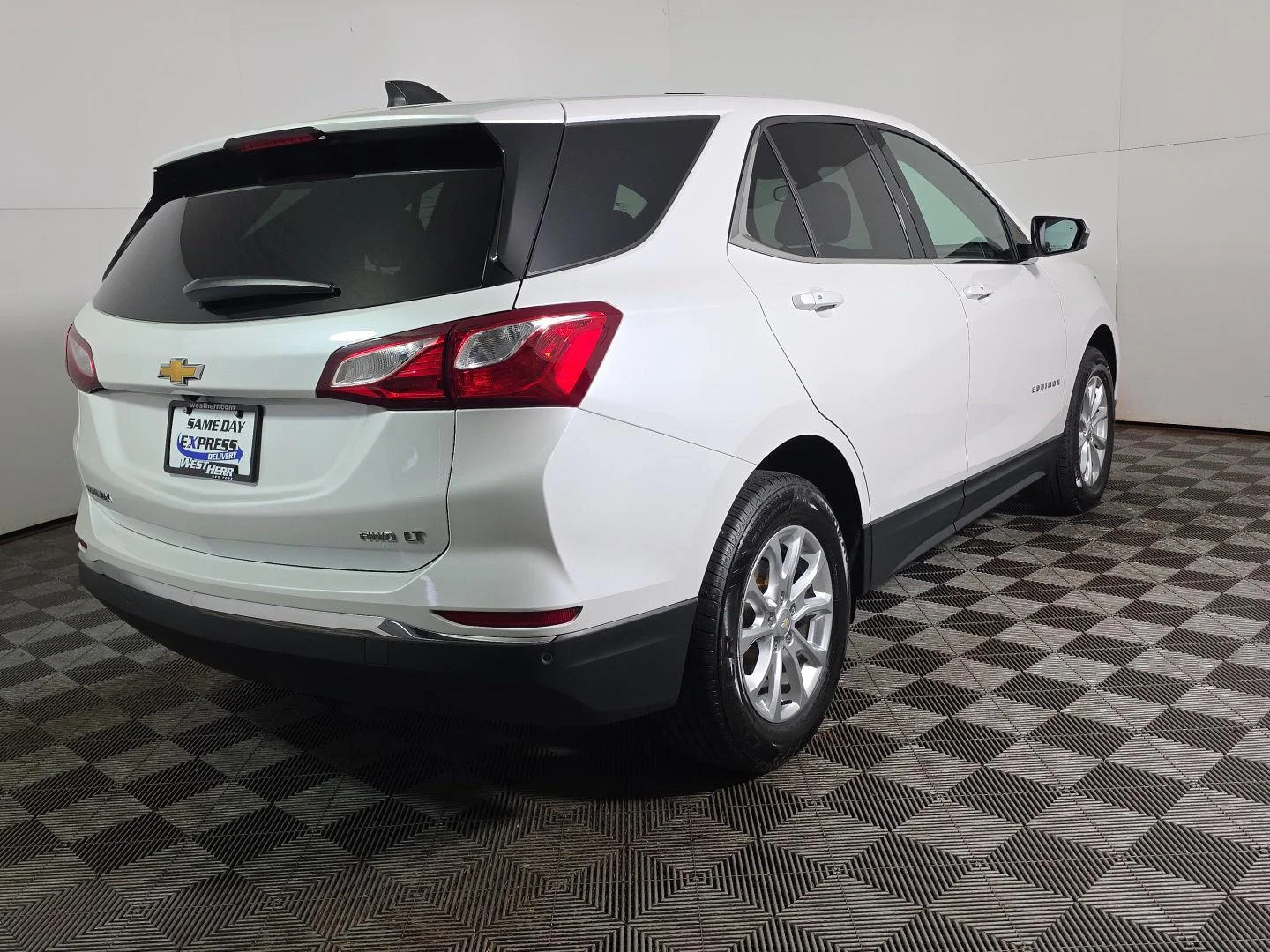Used 2019 Iridescent Pearl Tricoat Chevrolet LT image 10