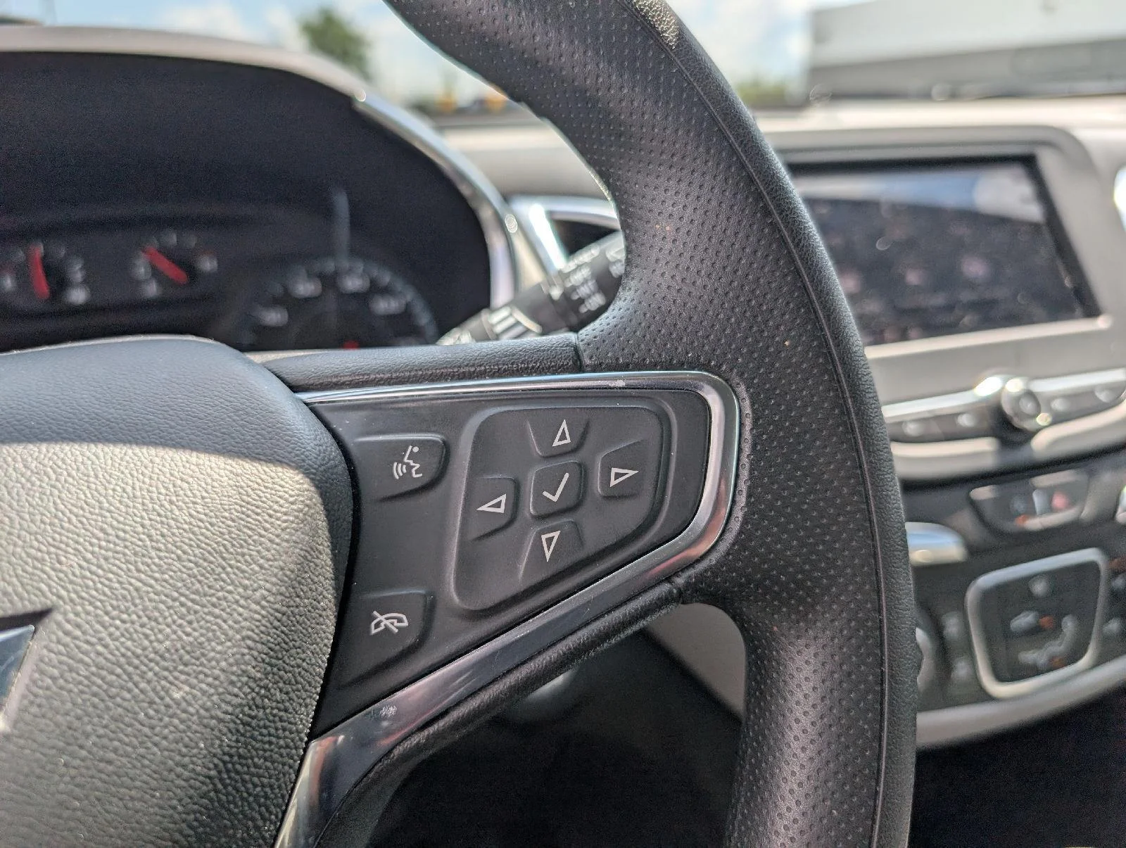 Used 2024 Summit White Chevrolet LS image 13