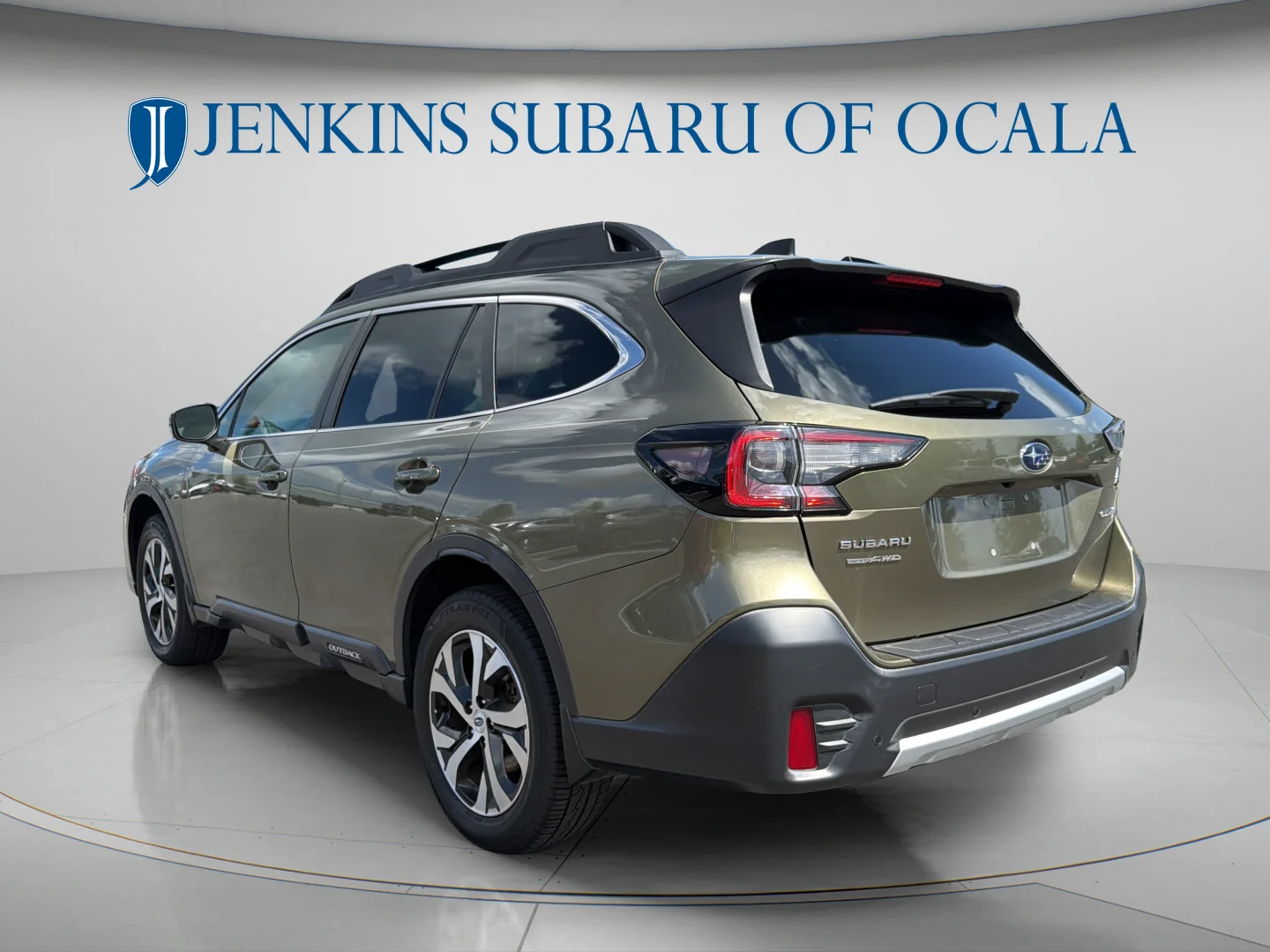 Used 2020 Autumn Green Metallic Subaru Limited image 5