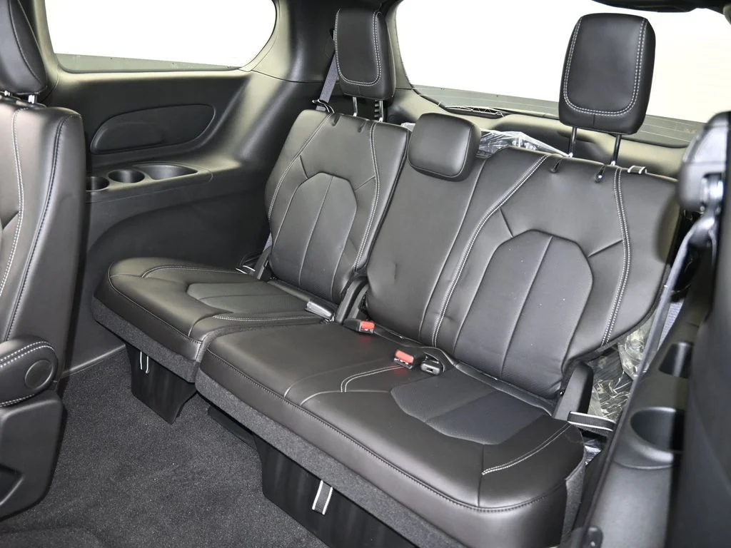 2026 Chrysler Voyager LX - Photo 28