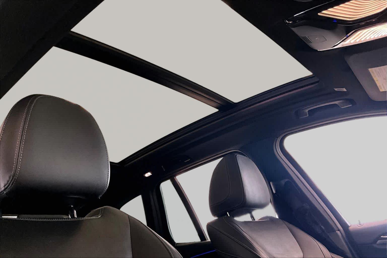 Used 2019 Black Sapphire Metallic BMW sDrive30i image 13