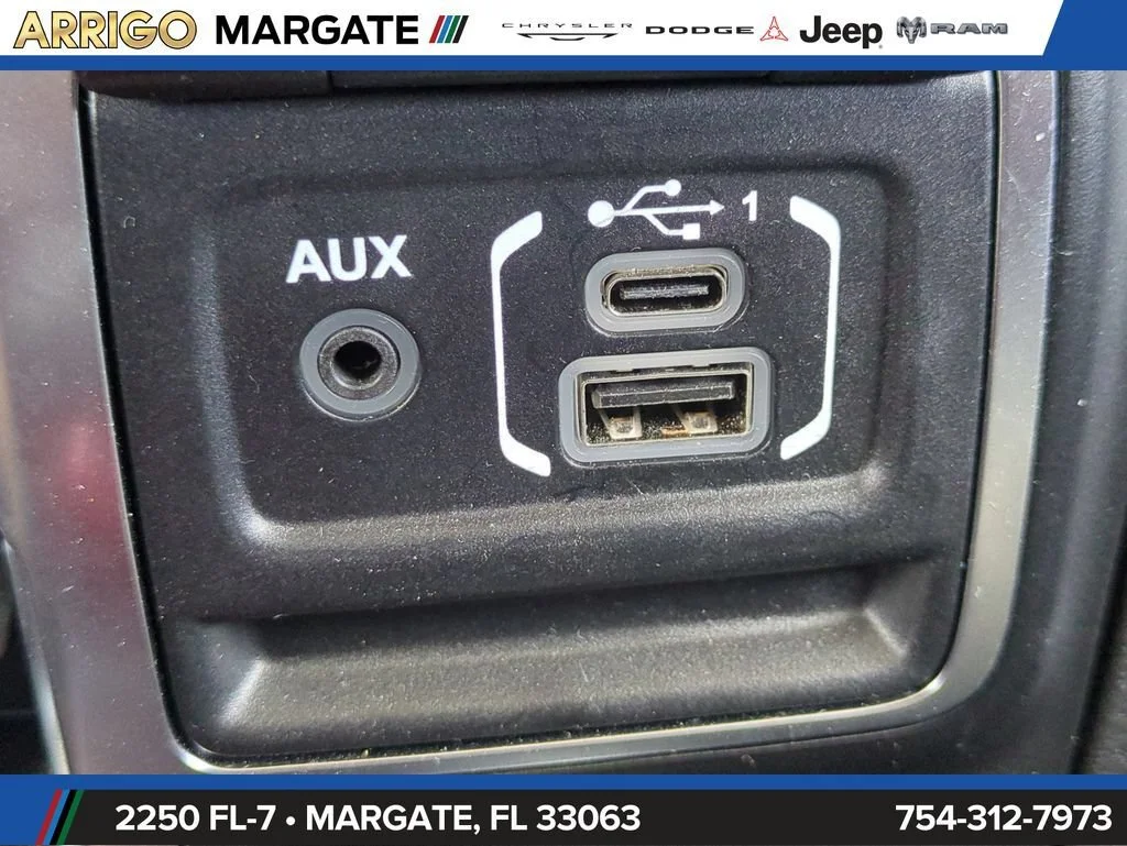 Used 2025 Granite Crystal Metallic Clearcoat Jeep Sahara image 23