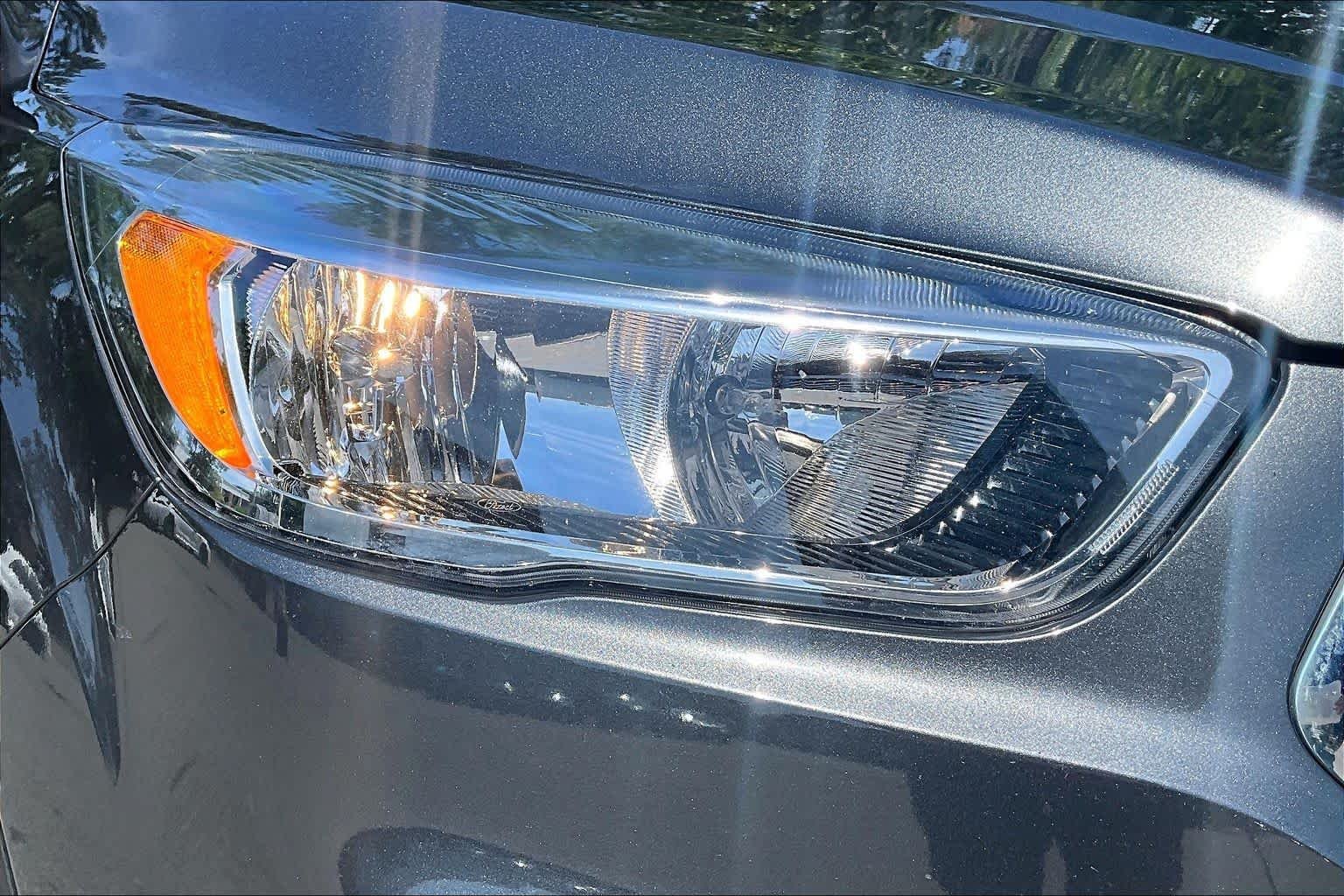 Used 2019 Magnetic Metallic Ford SE image 28