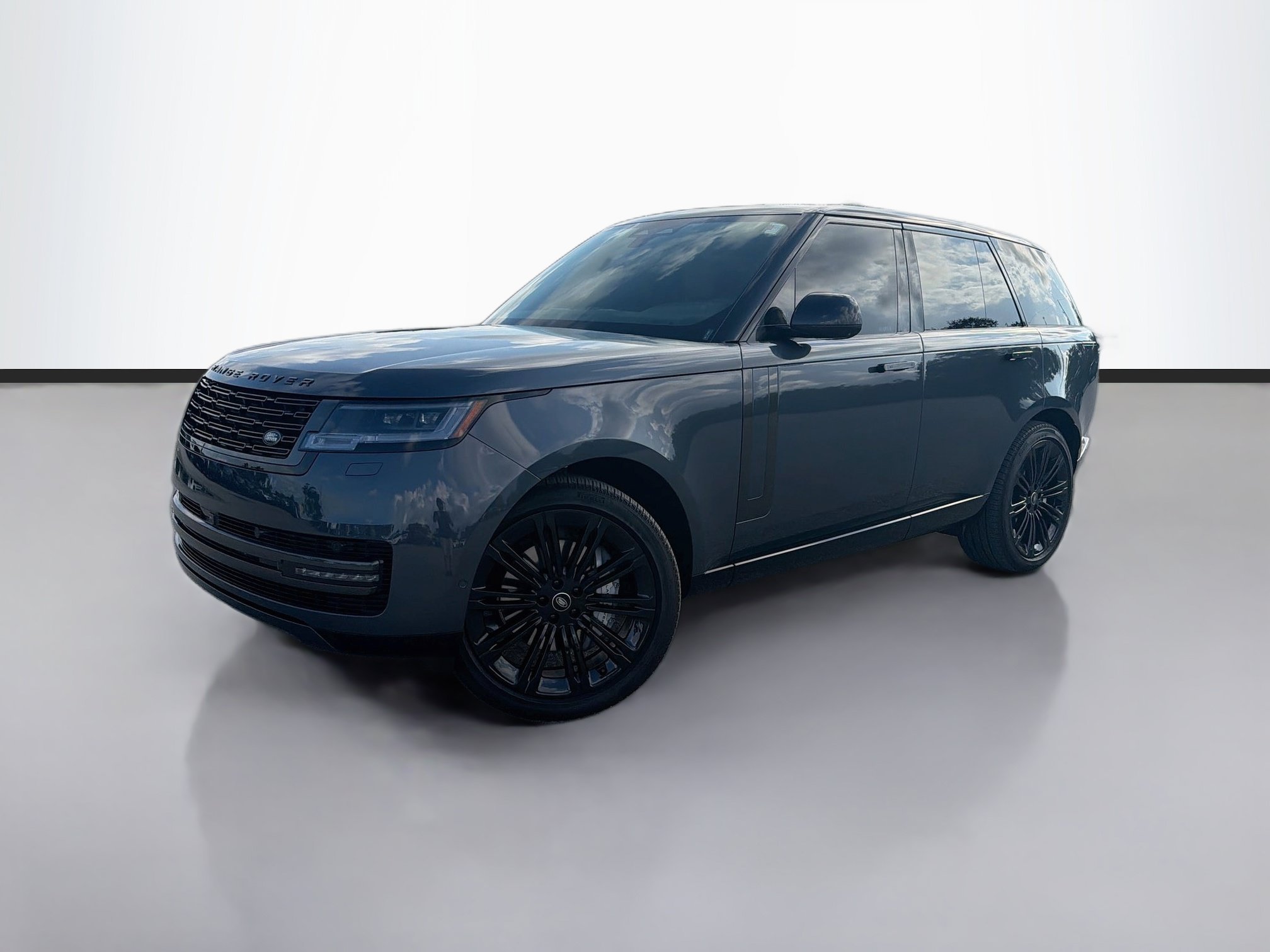 Used 2025 Gray Land Rover SE image 1