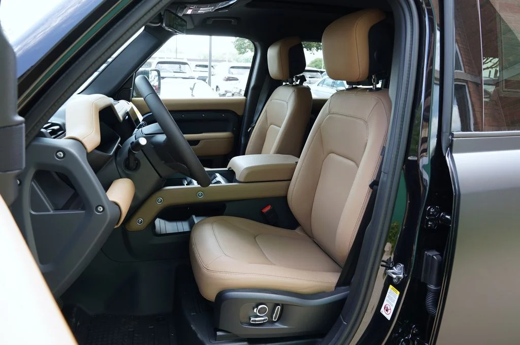 New 2026 Santorini Black Land Rover X-Dynamic SE image 13
