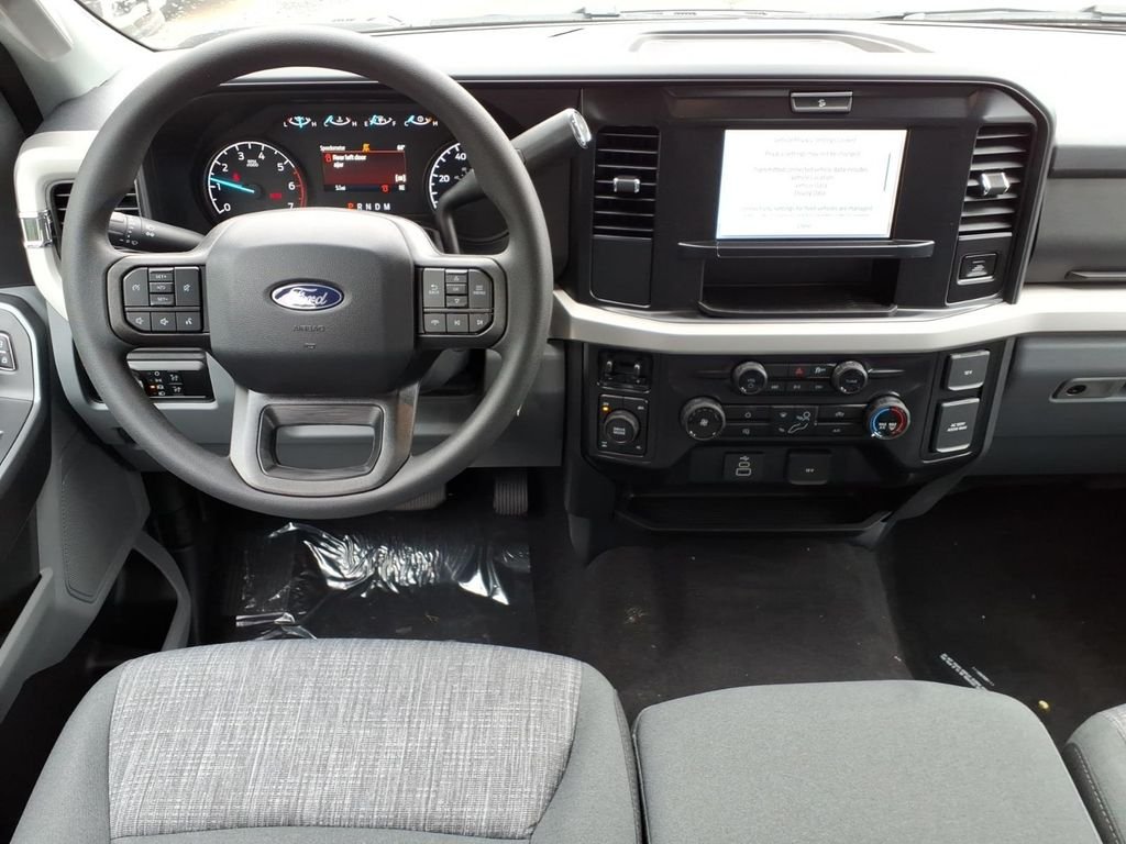 New 2027 Carbonized Gray Metallic Ford F-350® XLT image 15