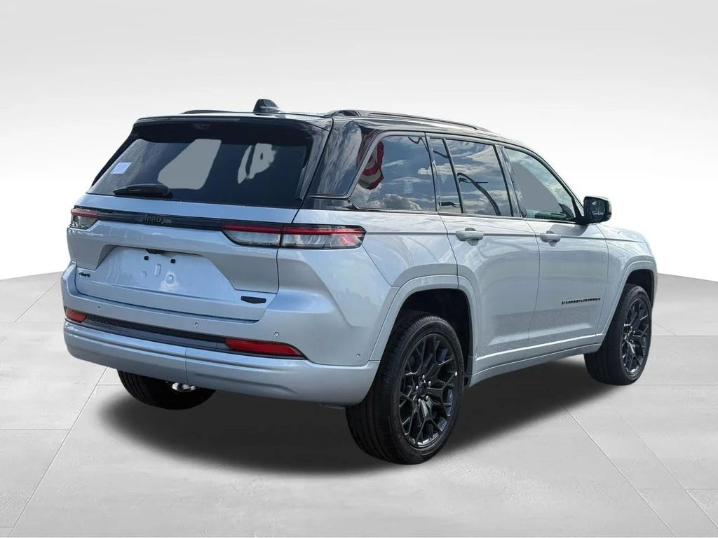 New 2026 Silver Zynith Exterior Paint Jeep Summit image 29