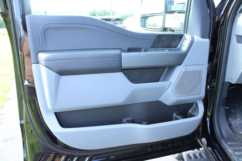 New 2026 Agate Black Metallic Ford F-250® XLT image 40