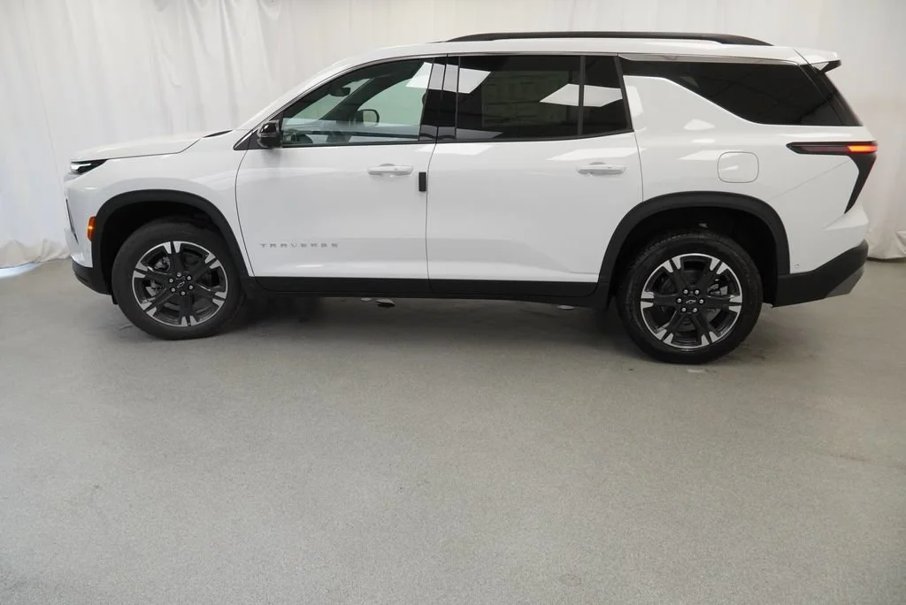 New 2027 Summit White Chevrolet LT image 40