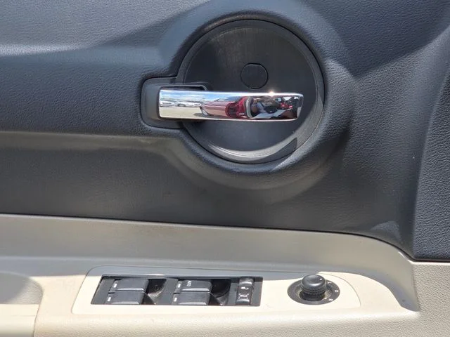 Used 2007 Red Dodge SE image 25