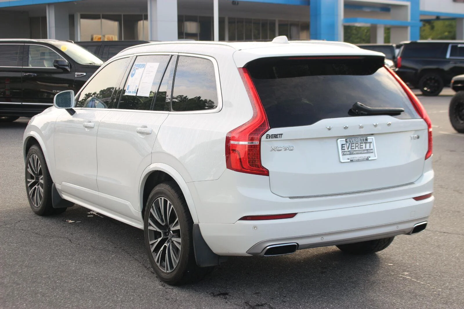 Used 2021  Volvo Momentum image 5