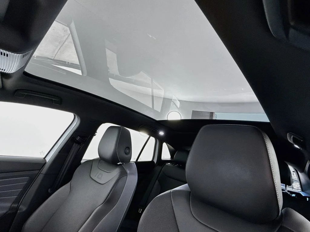 Used 2023 White Volkswagen Pro S image 21