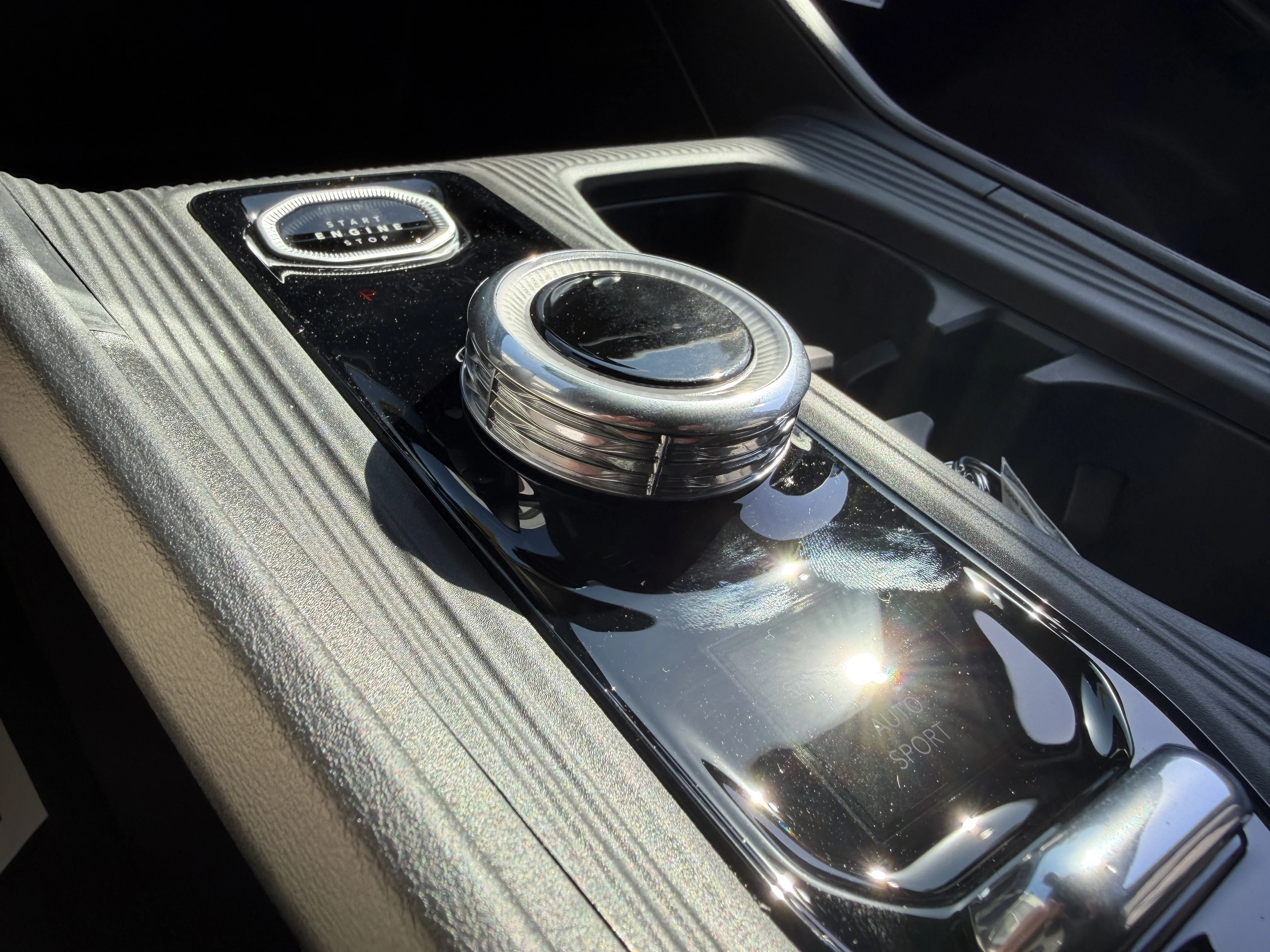 New 2026 Diamond Black Crystal Pearlcoat Jeep Laredo image 41