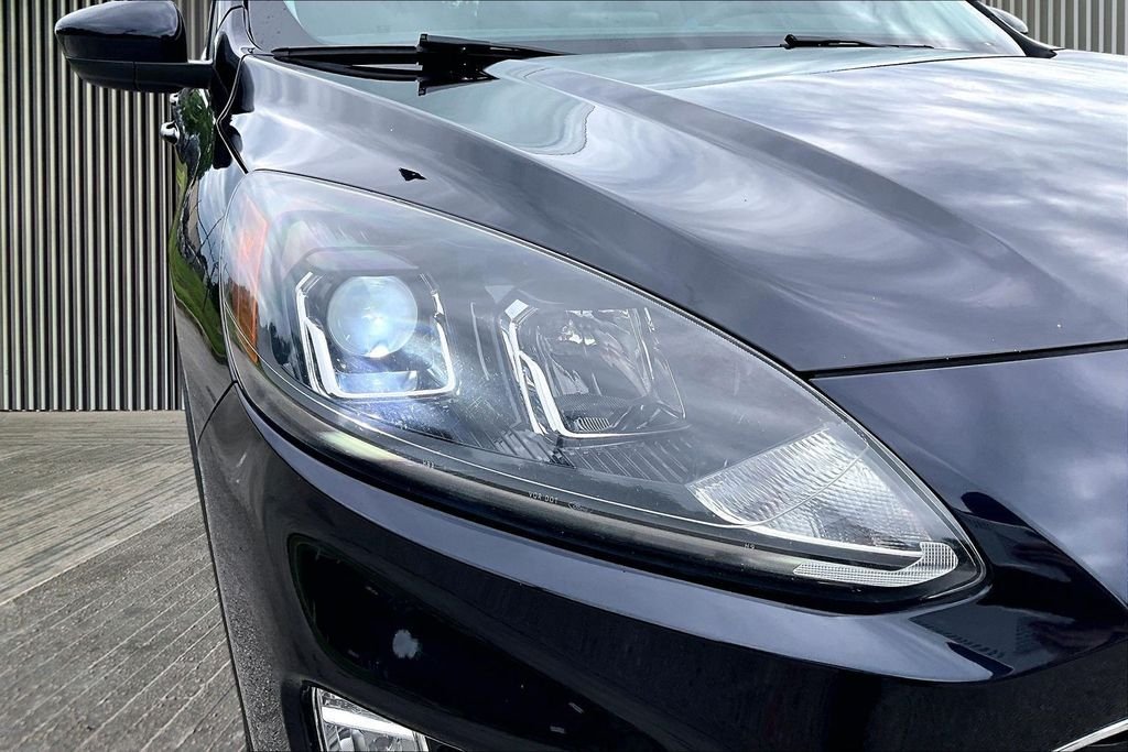Used 2021 Blue Ford SEL image 30