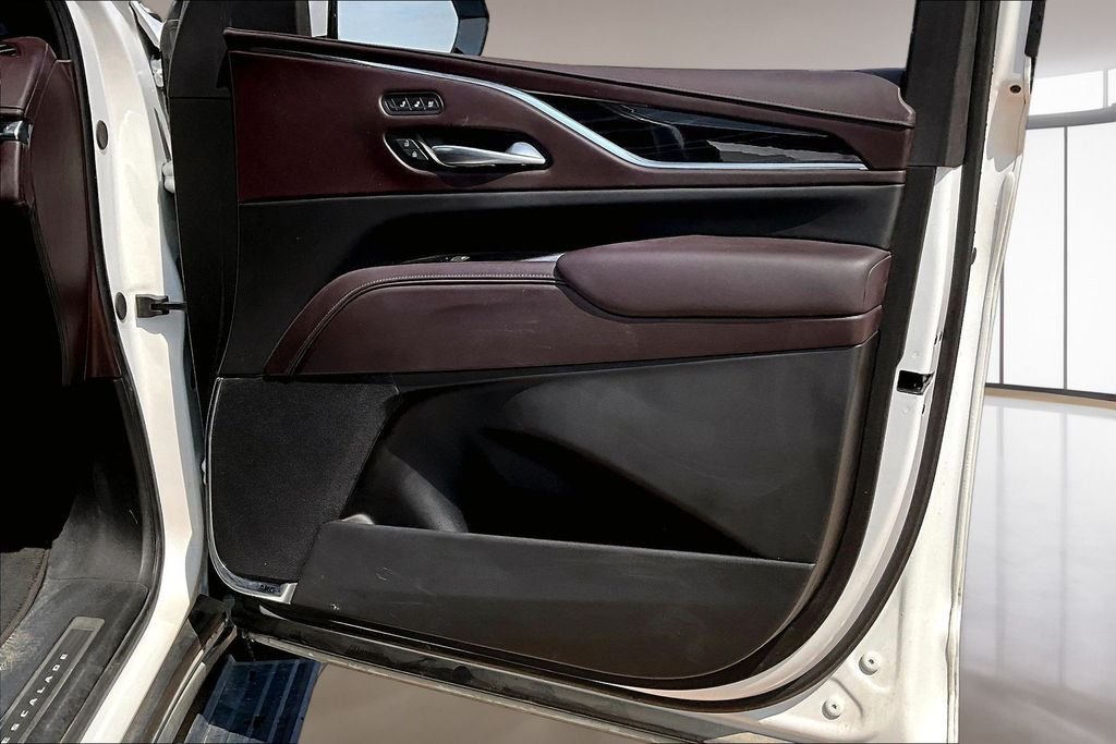 Used 2024 White Cadillac V-Series image 19
