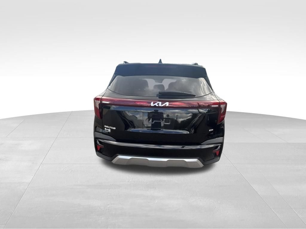 Used 2025 Fusion Black Kia S image 5