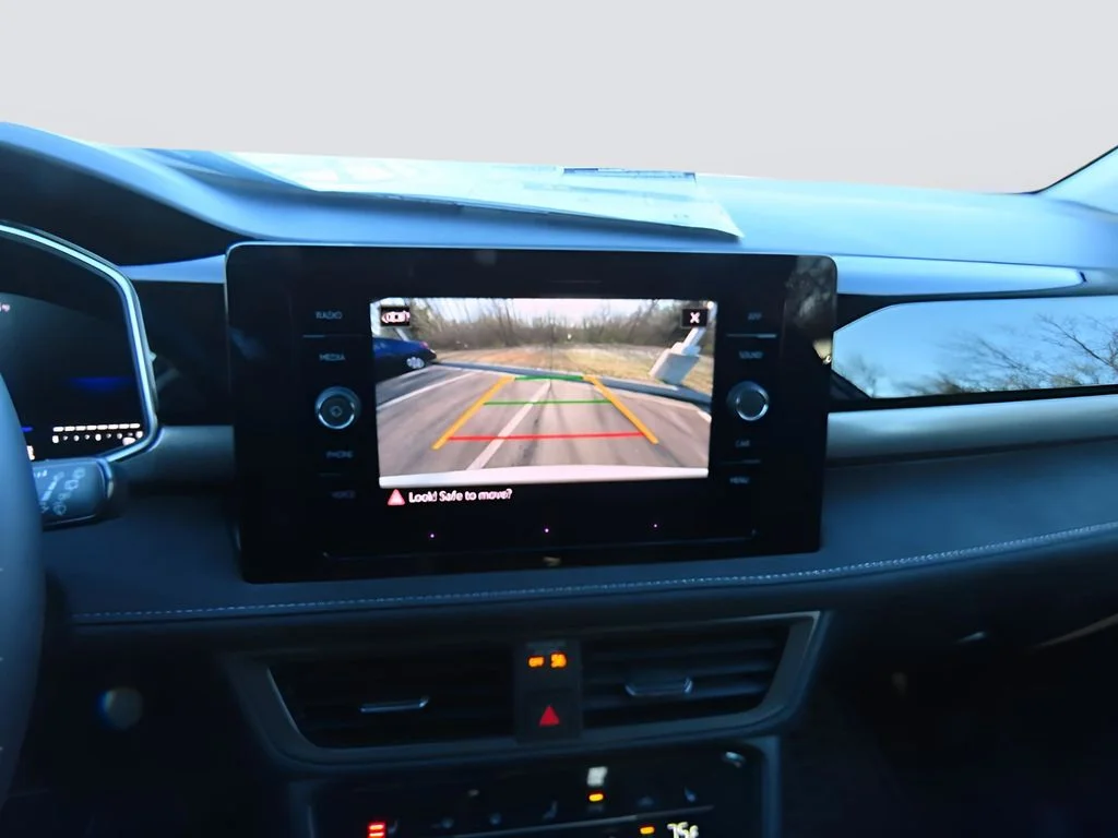 2025 Volkswagen Taos SE Black - Photo 24
