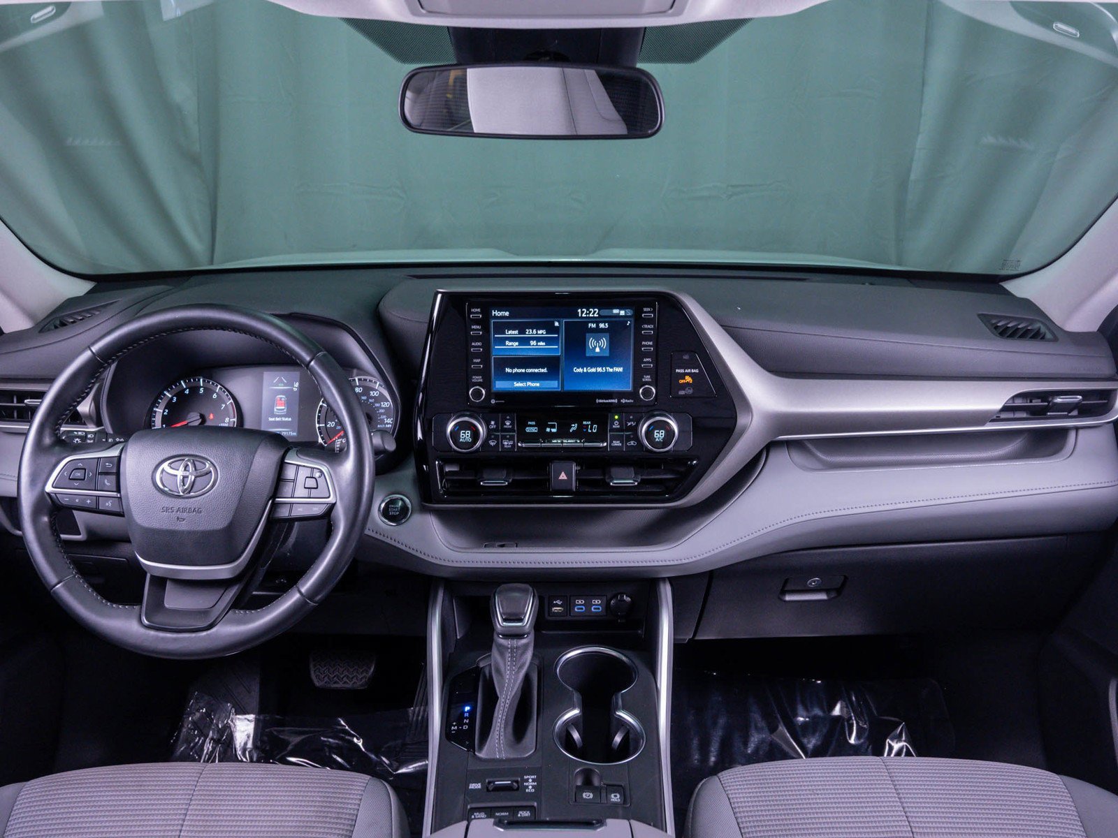 Used 2022 Pearl Toyota LE image 15