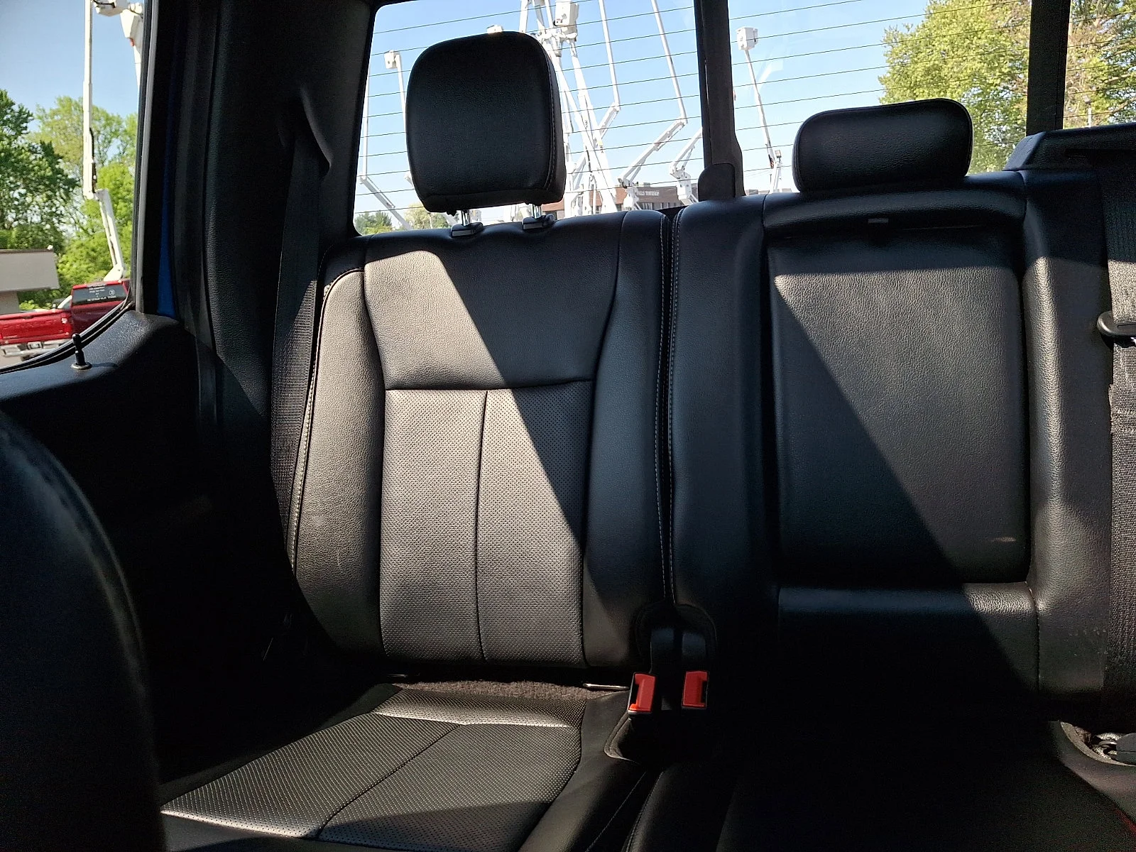 Used 2020 Velocity Blue Metallic   E7 Ford LARIAT image 18
