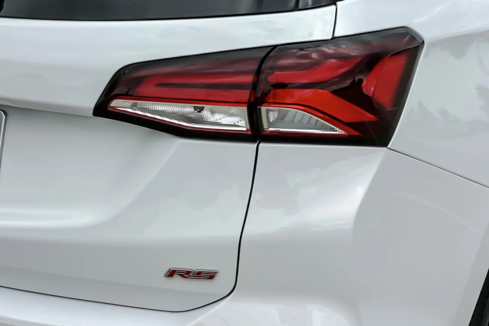 Used 2022 Summit White Chevrolet RS image 26