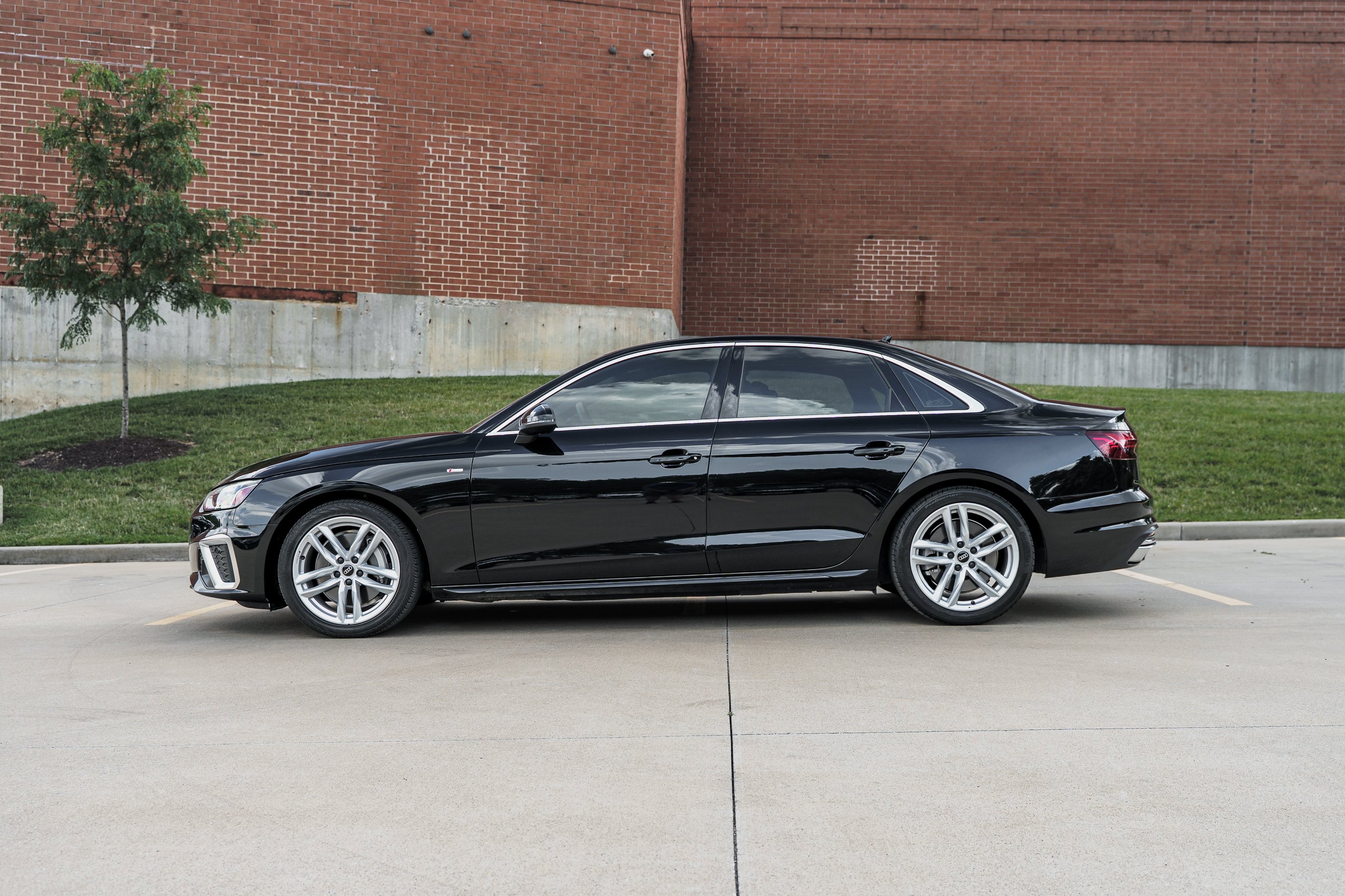 Used 2024 Mythos Black Metallic Audi S line Premium image 6
