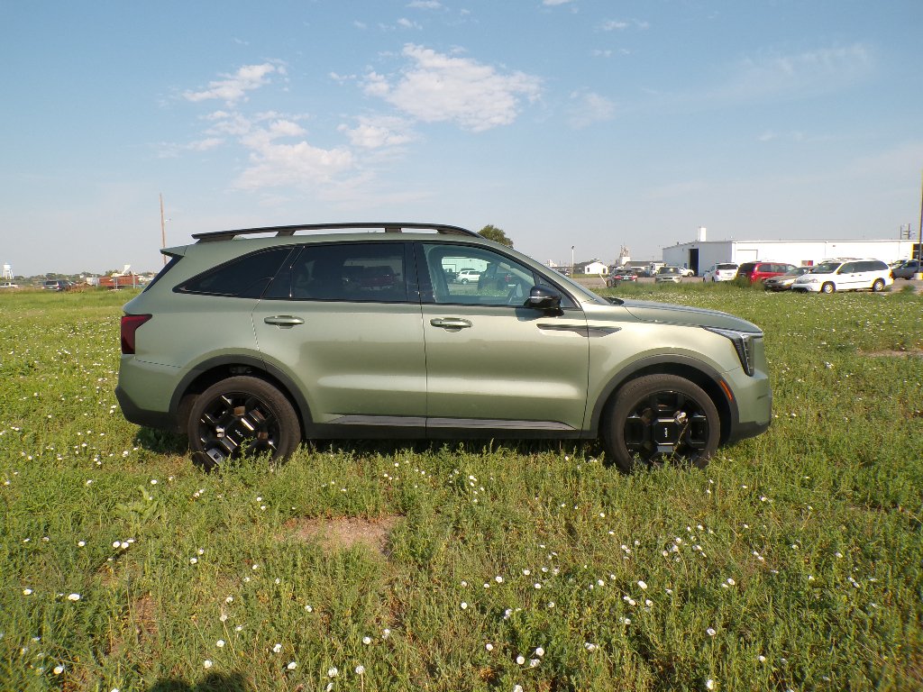 Used 2024 Jungle Green Kia X-Line EX image 4